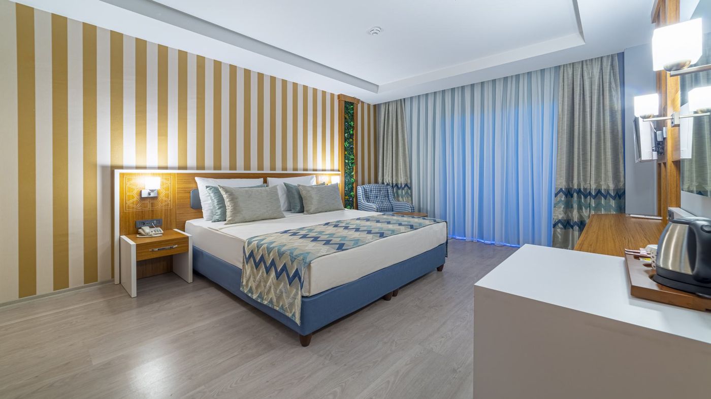 LONICERA PREMIUM HOTEL 20