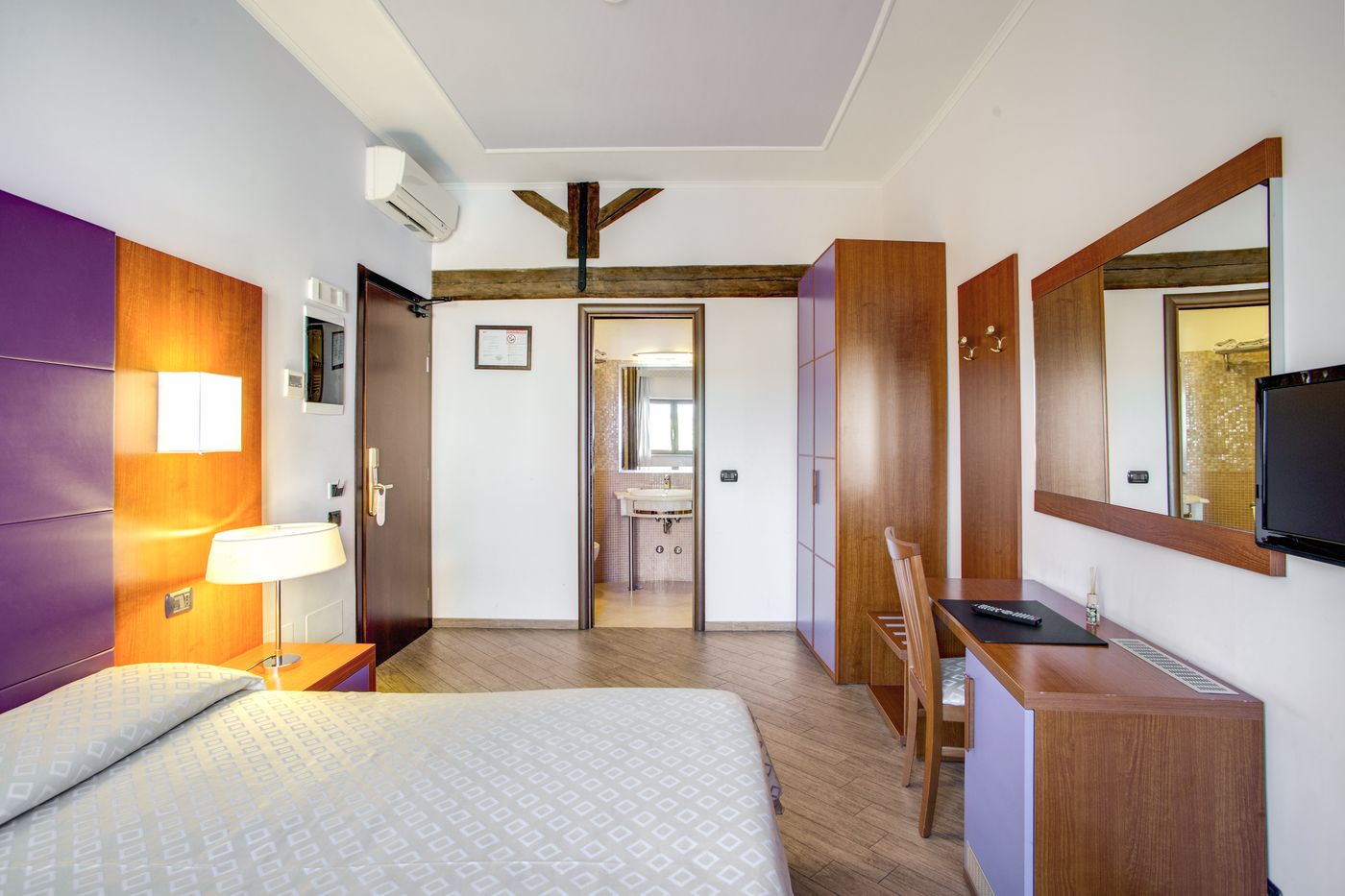 Hotel-Roma-Tiburtina-Room-4