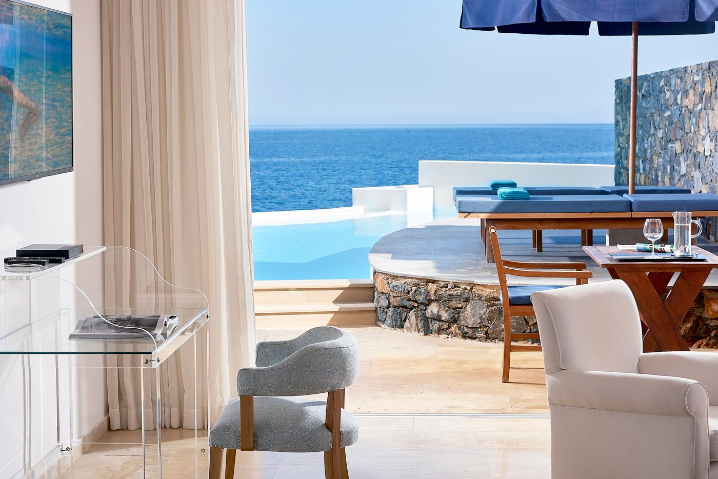 Club Studio Private Pool Seafront View.jpg