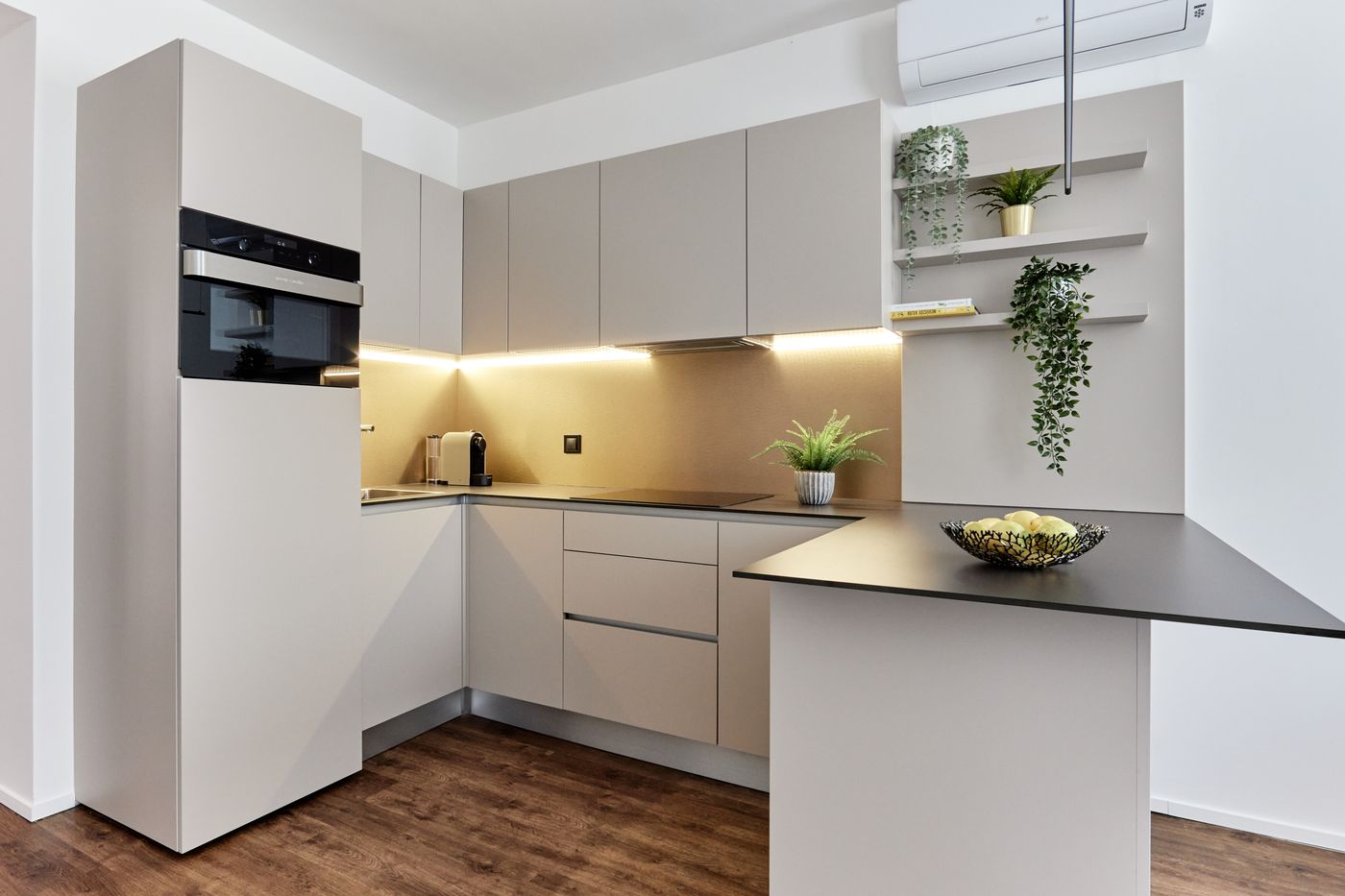 The-Amberlyn-Suite-Hotel-Room-11