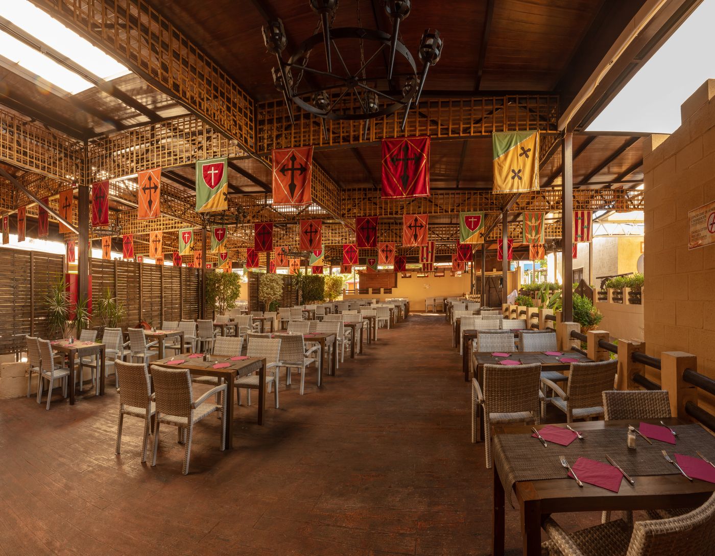 Magic-Robin-Hood-Bar-54