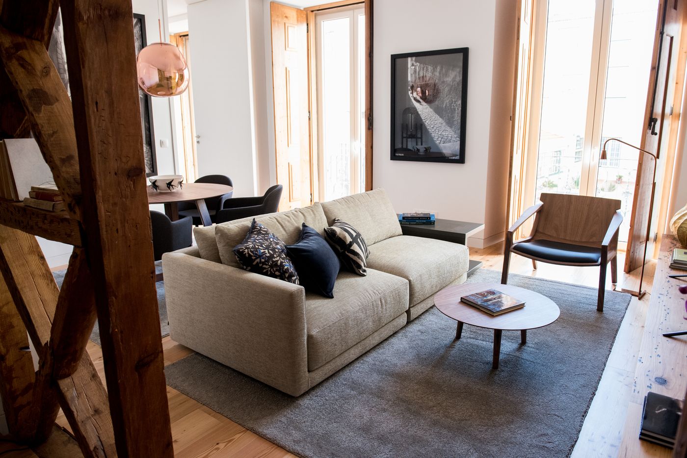 Flora-Chiado-Apartments-Room-2