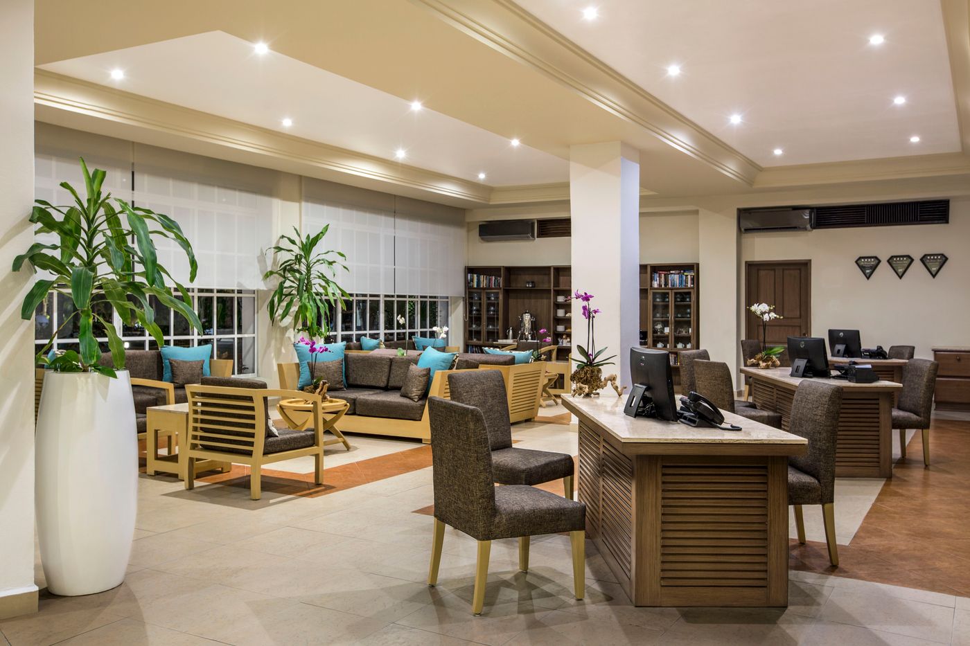 El-Dorado-Seaside-Suites-by-Karisma-Lobby-30