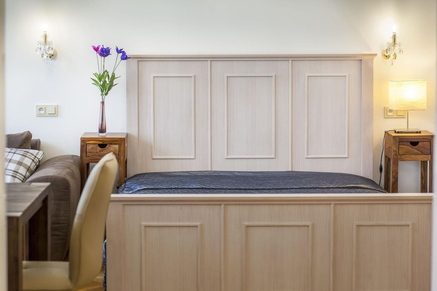 Old-Town-Square-Apartments-Room-36