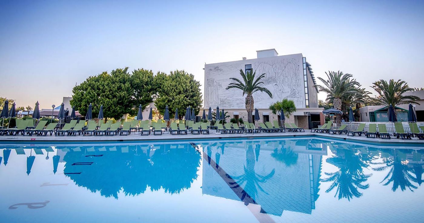 Marina-Beach-Pool-11