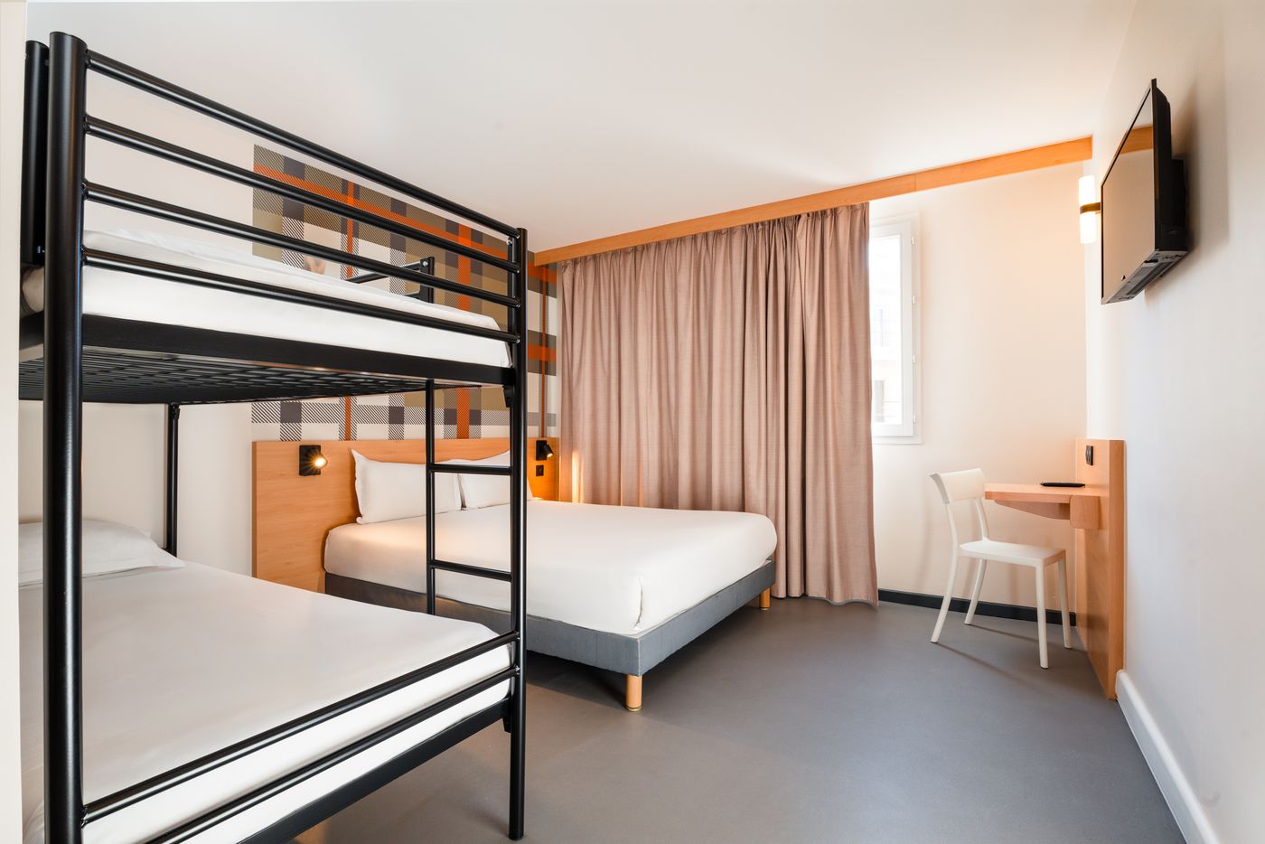 easyHotel-Nice-Palais-de-Congres-Room-18