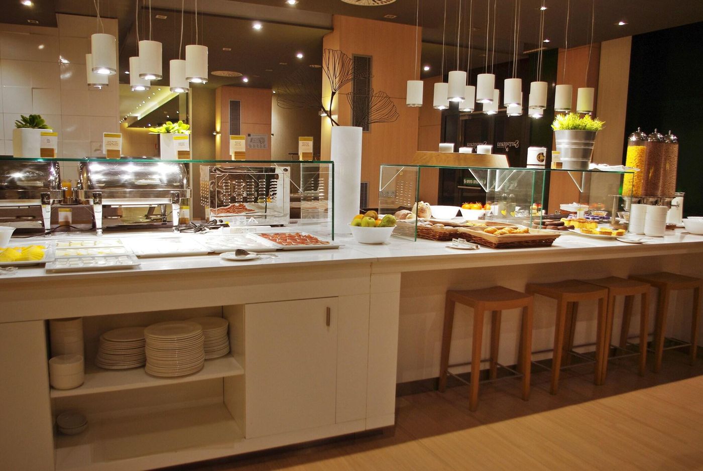 Doubletree-By-Hilton-Girona-Restaurant-36