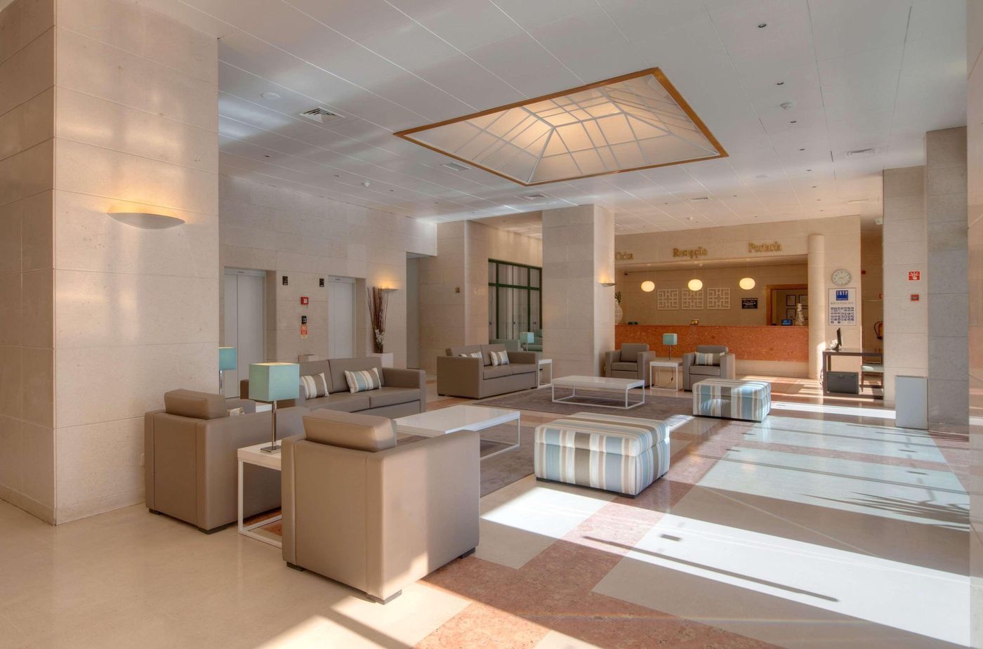 TRYP-Montijo-Parque-Hotel-Lobby-15