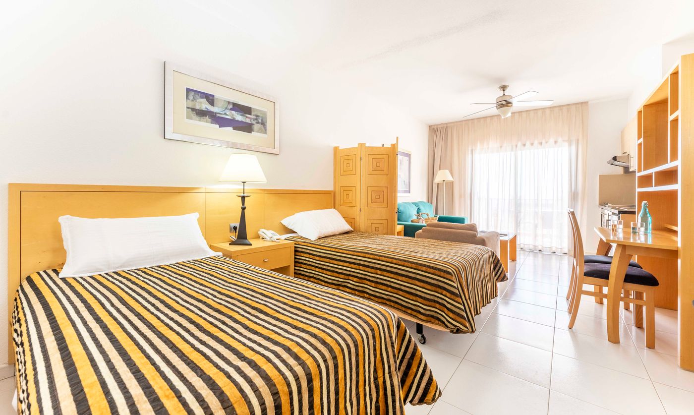 ONA-Hollywood-Mirage-Room-29