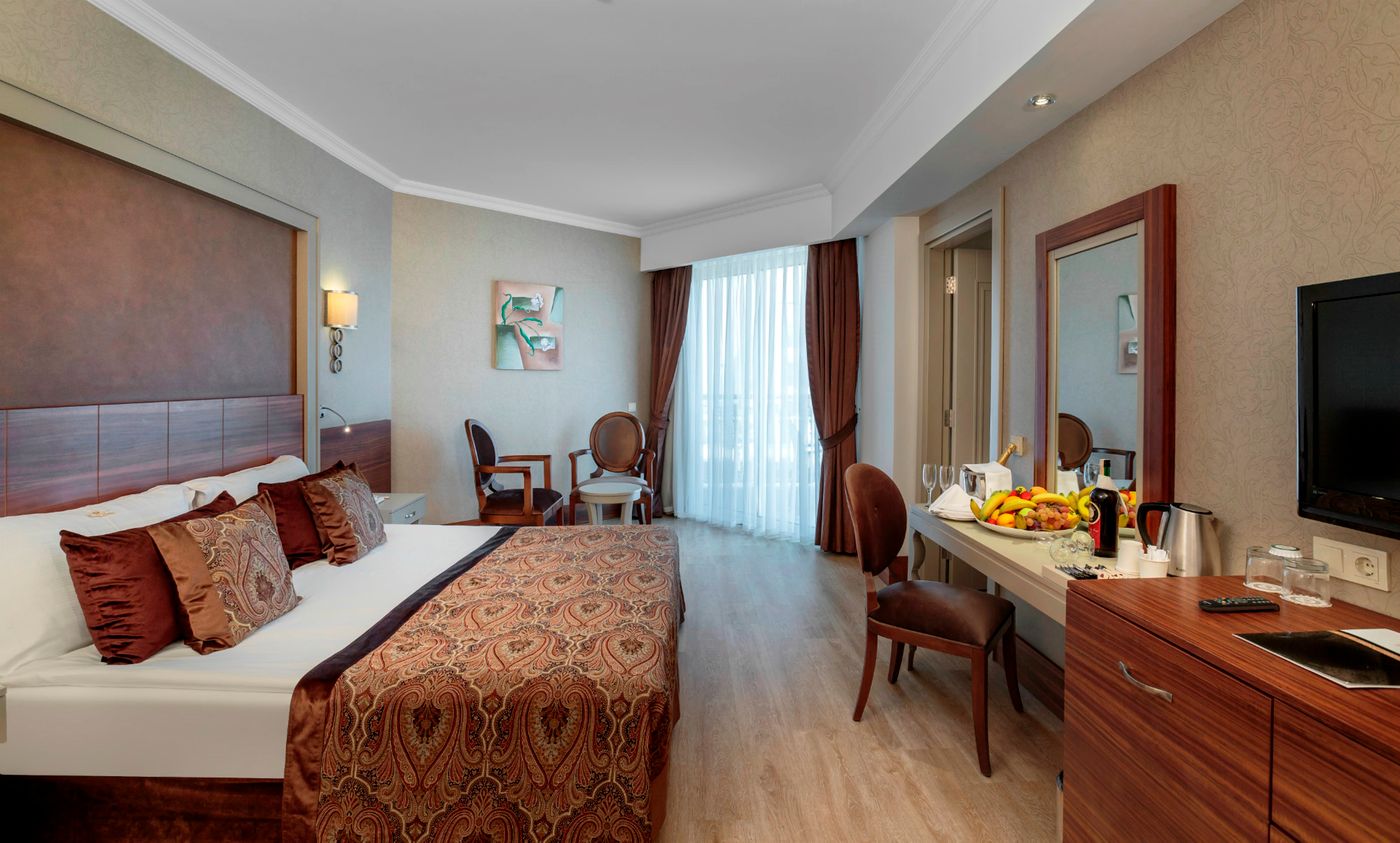 Well-Palace-Side-Room-28