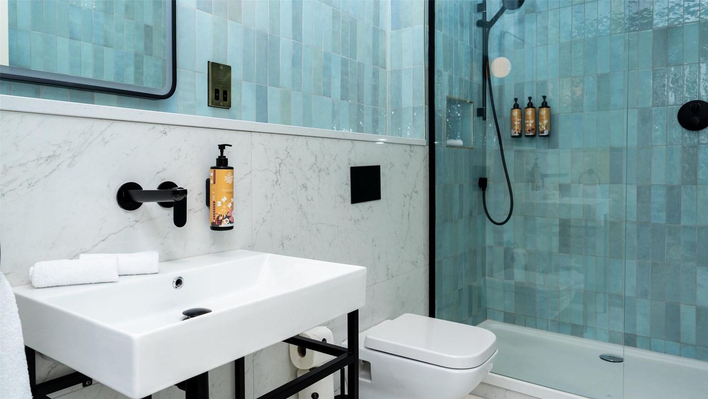 The-Fleet-Hotel-Room-46