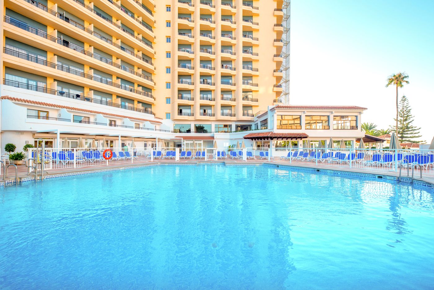 Globales-Gardenia-Pool-1