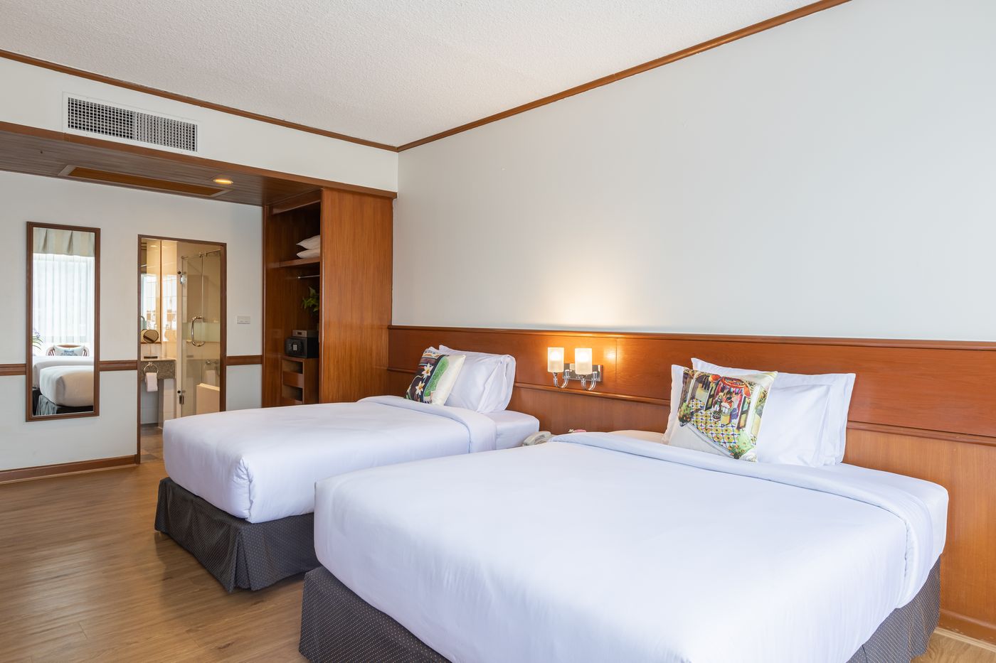 Royal-Phuket-City-Room-12