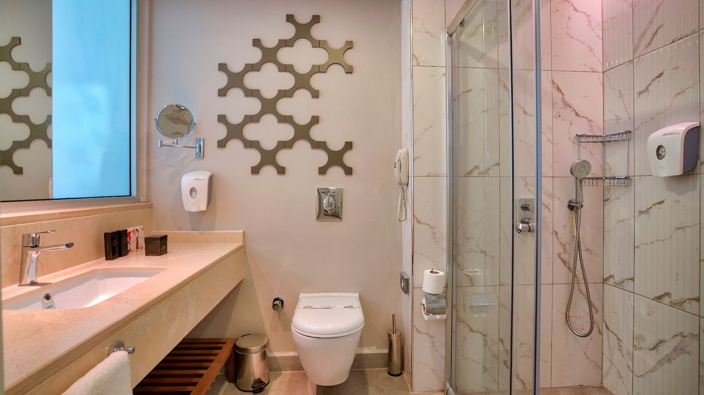 Side-Crown-Sunshine-Room-25