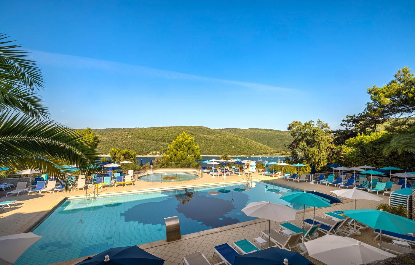 Sunny-Rabac-by-Valamar-Pool-4