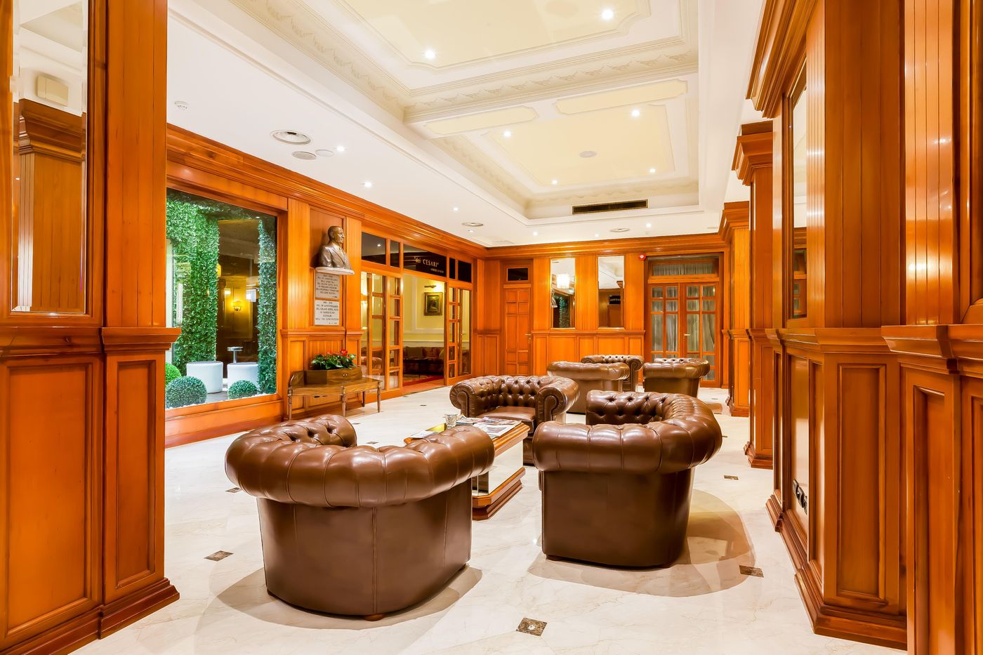 Radisson-Blu-Ghr-Hotel-Rome-Lobby-12