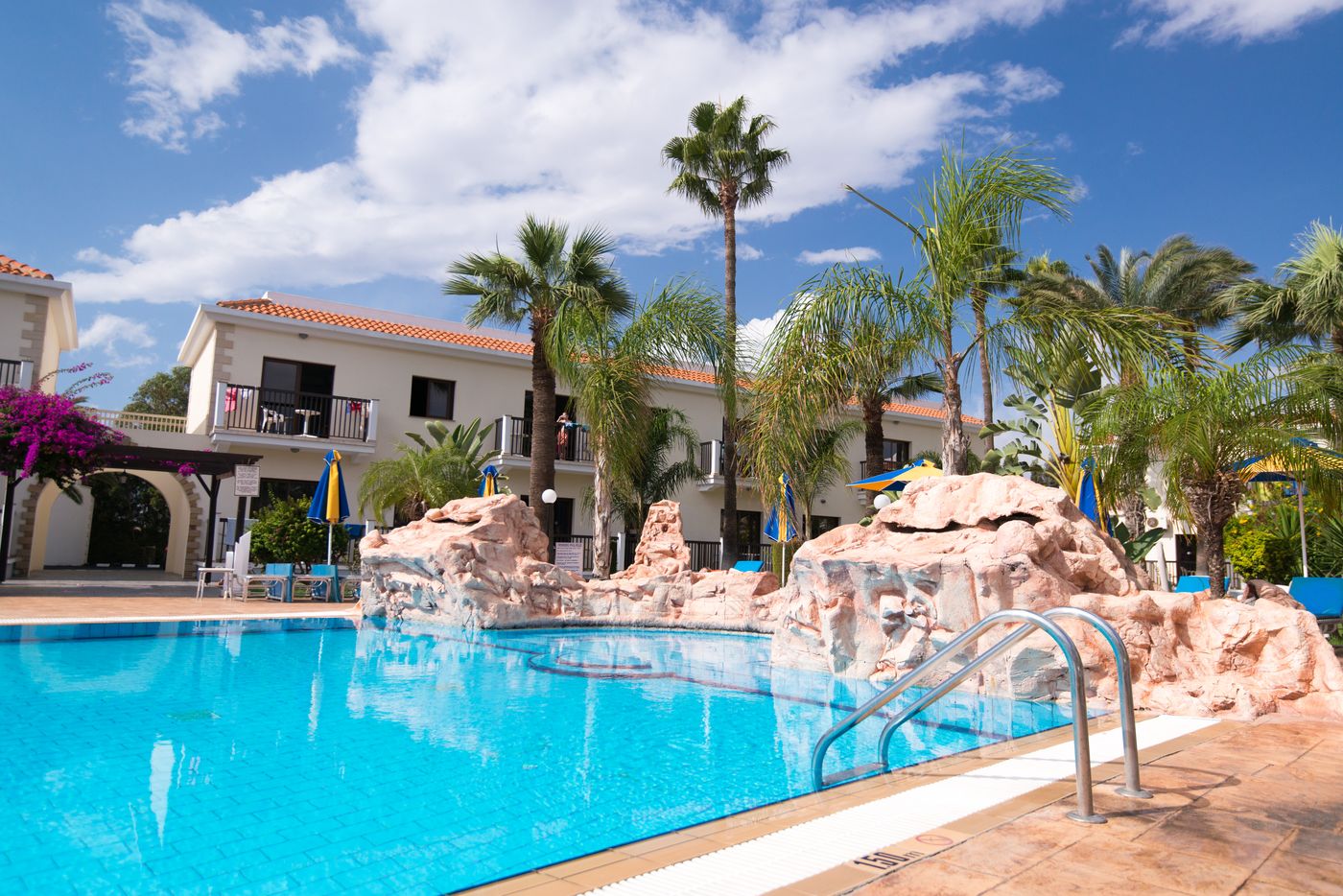 Loutsiana-Hotel-Apartments-Pool-2