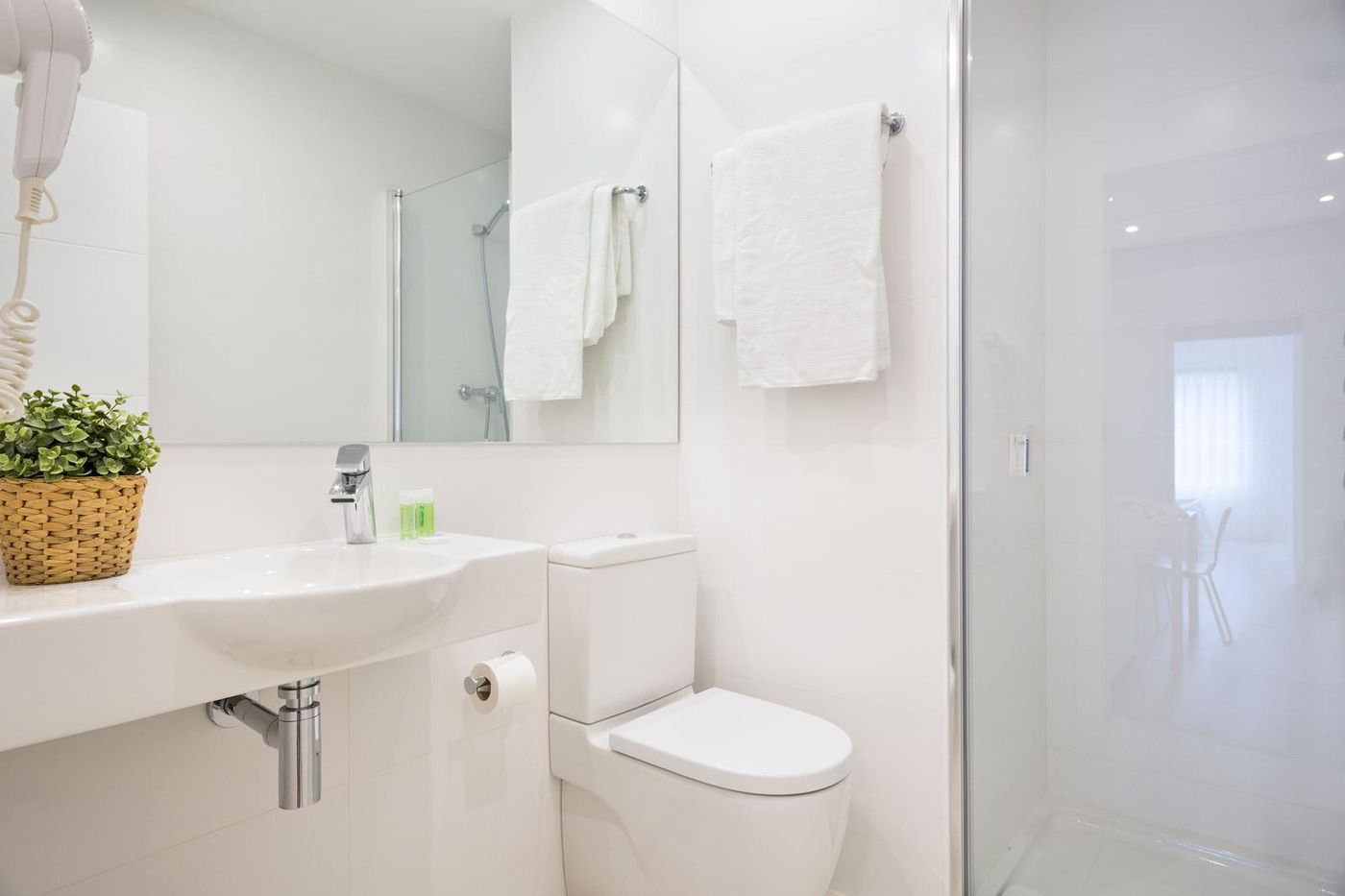 BcnStop Sagrada Familia Apartments-Spain-Barcelona-Room-9