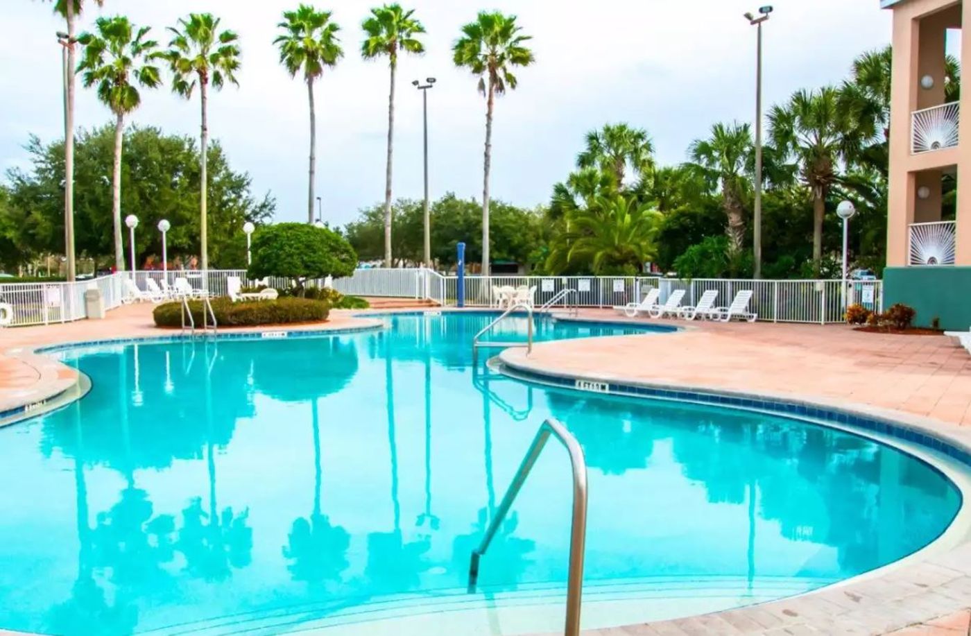 Clarion Suites Maingate