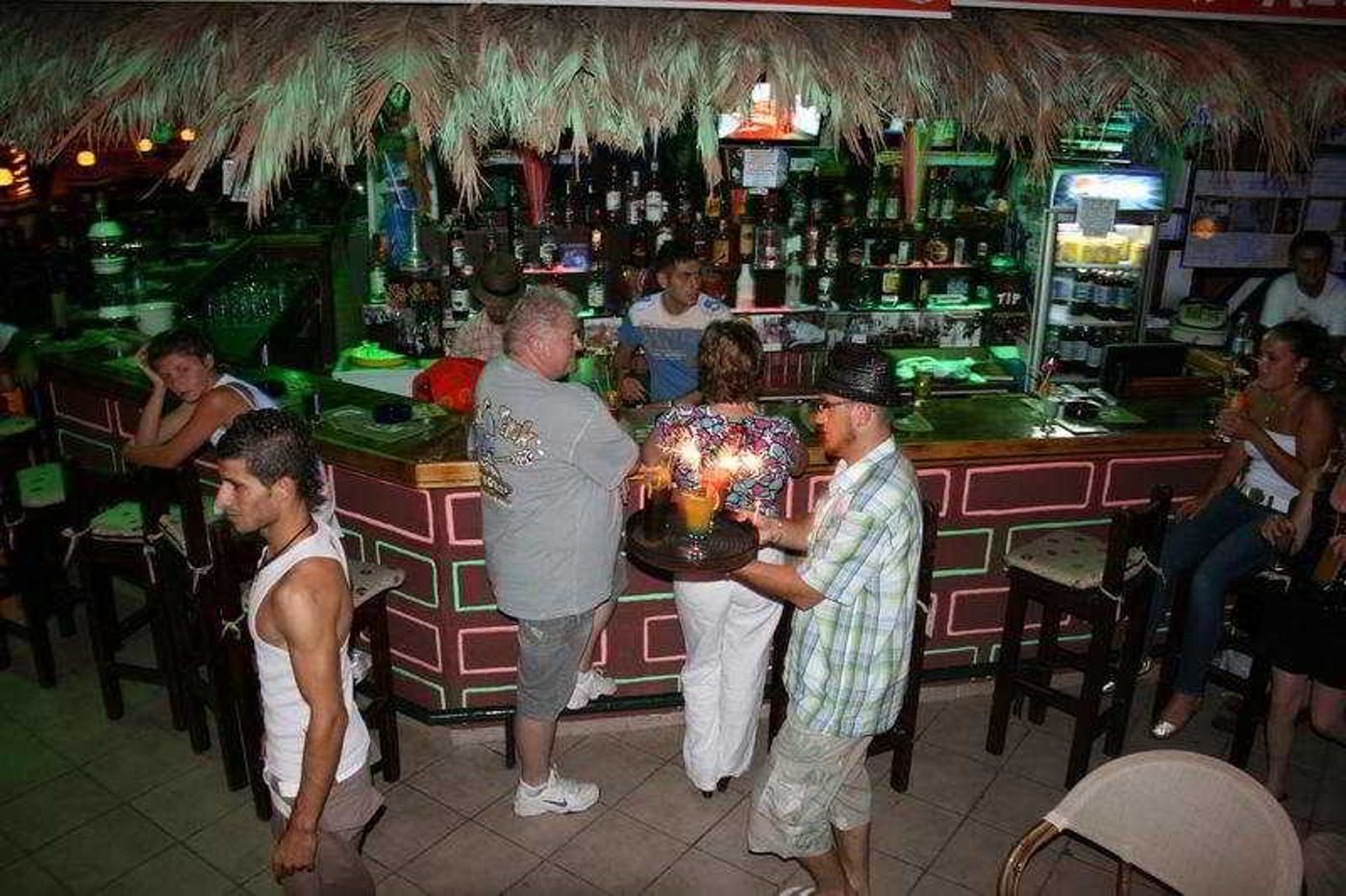 Musti-s-Family-Apart-Bar-15