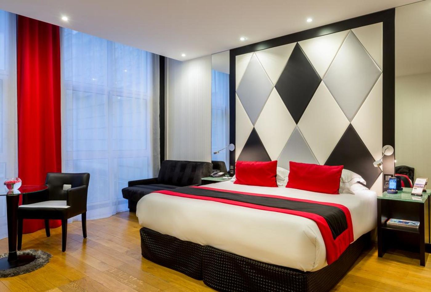 L-Empire-Paris-Room-24