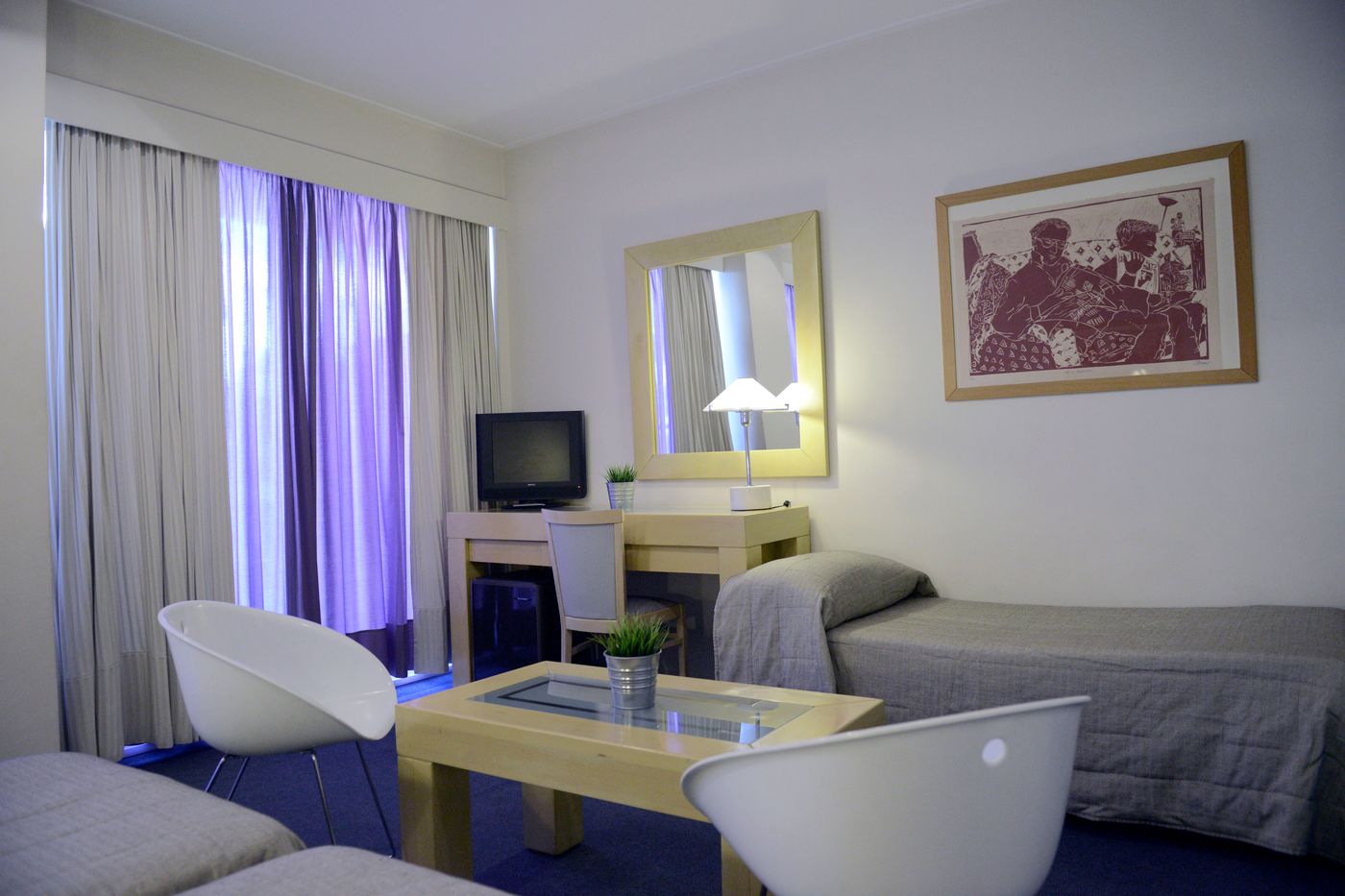 Dorian-Inn--Sure-Hotel-Collection-by-Best-Western-Room-28