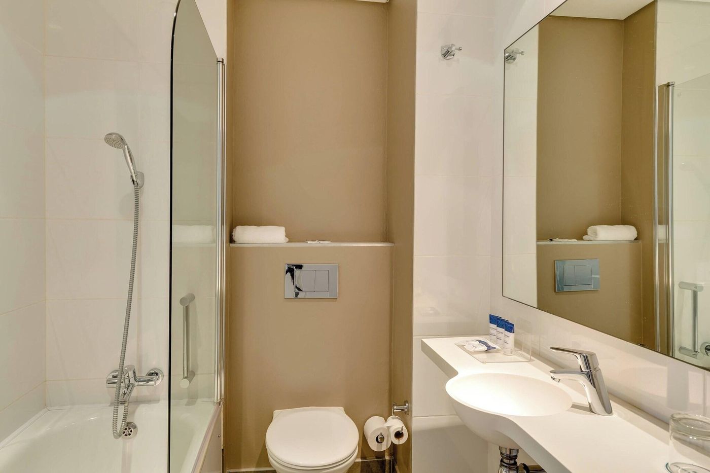 Protea-Hotel-Cape-Town-Waterfront-Breakwater-Lodge-Room-38