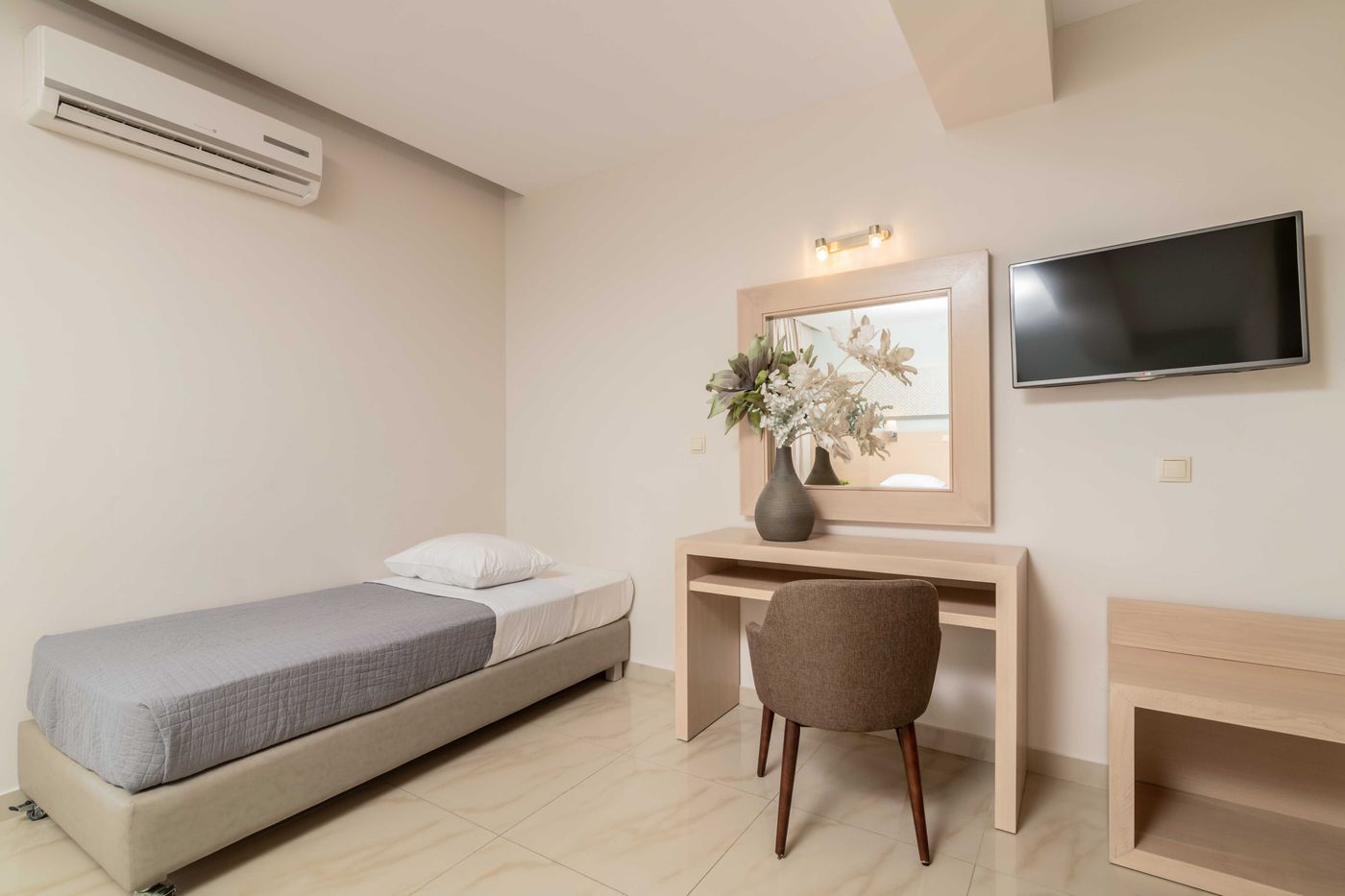 Karras-Hotel-Room-31