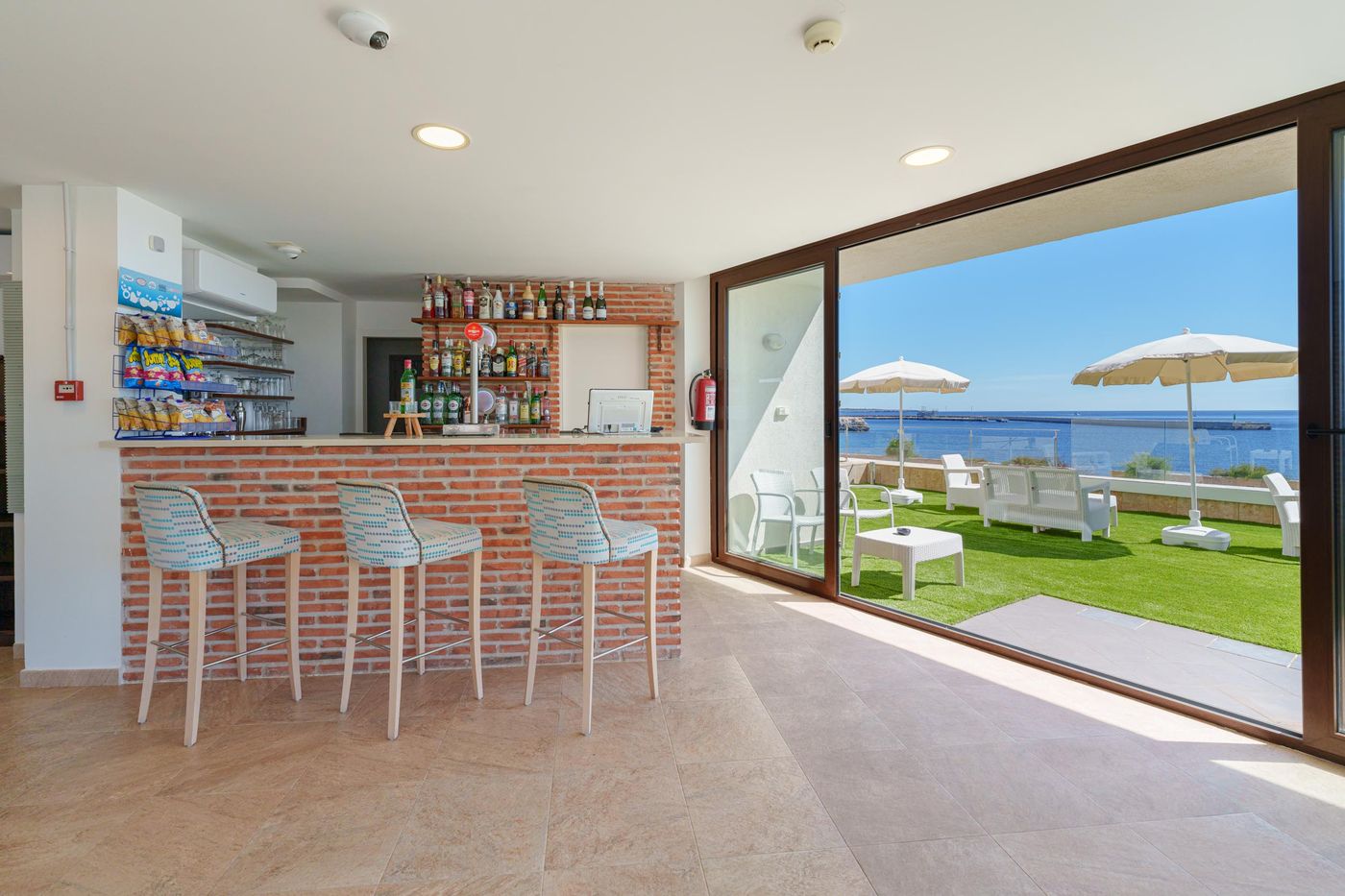 Caprice-Skyline-Aparthotel-Bar-17