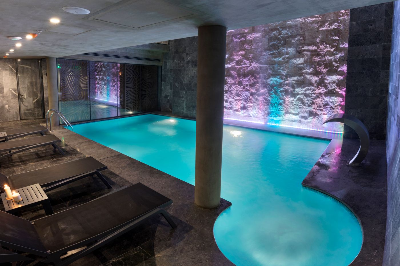 Endless-Art-Hotel-Pool-34