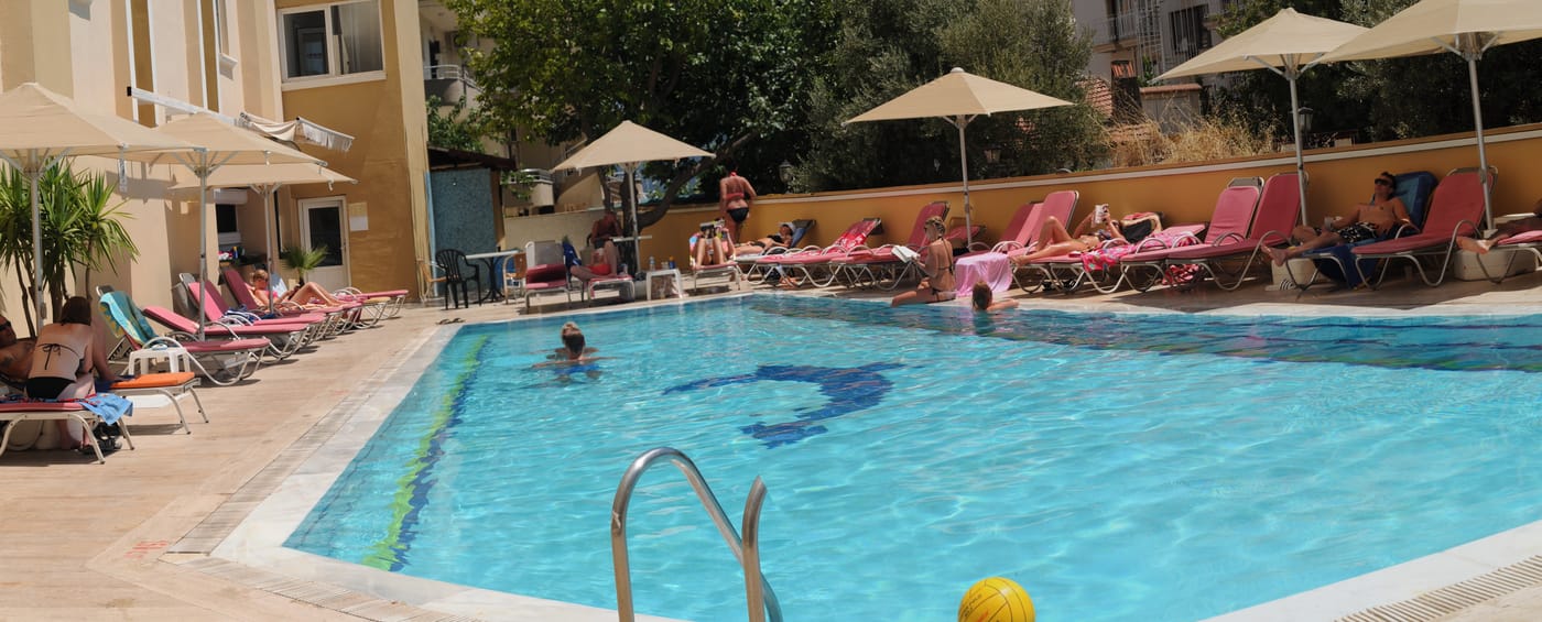 Cle-Seaside-Hotel-Pool-5