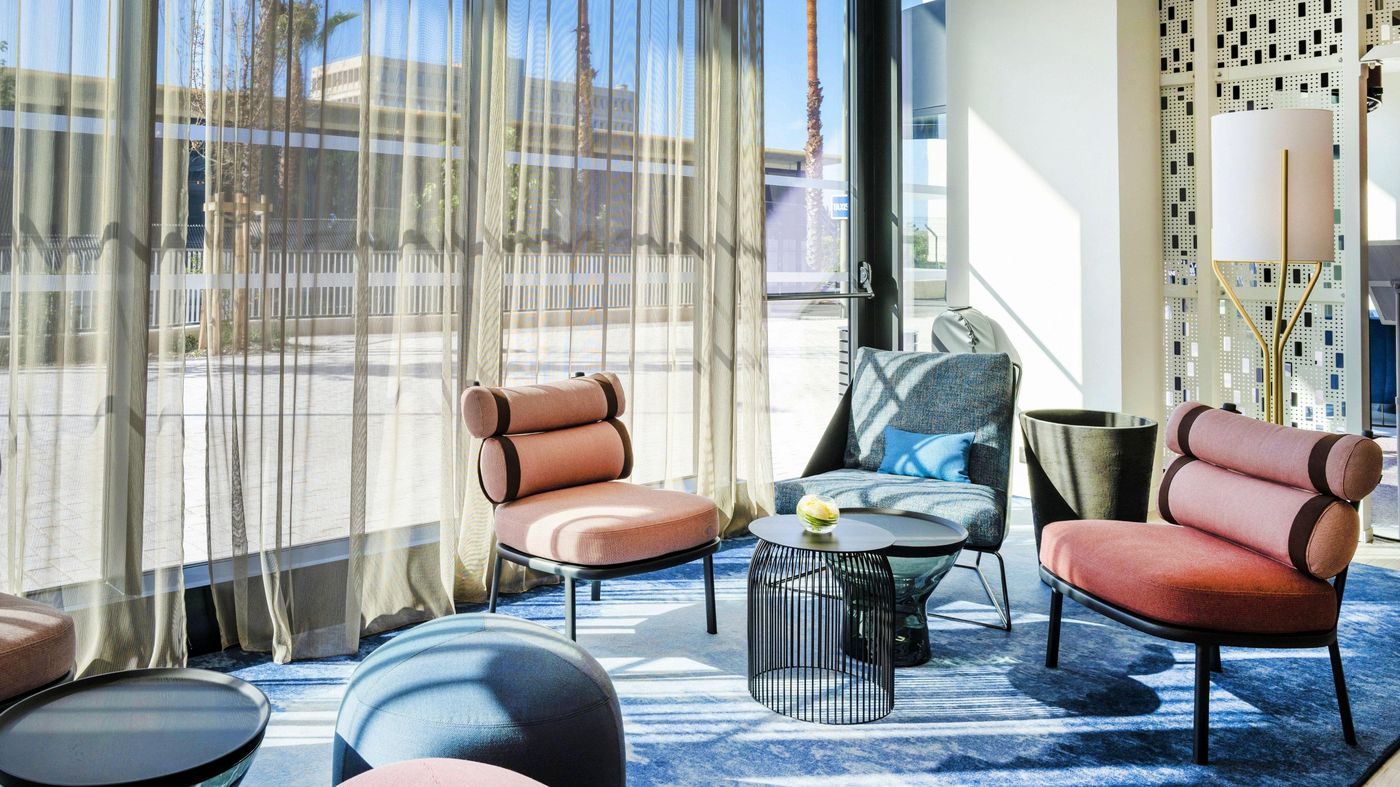 Crowne-Plaza-Nice-Grand-Arenas-Lobby-50