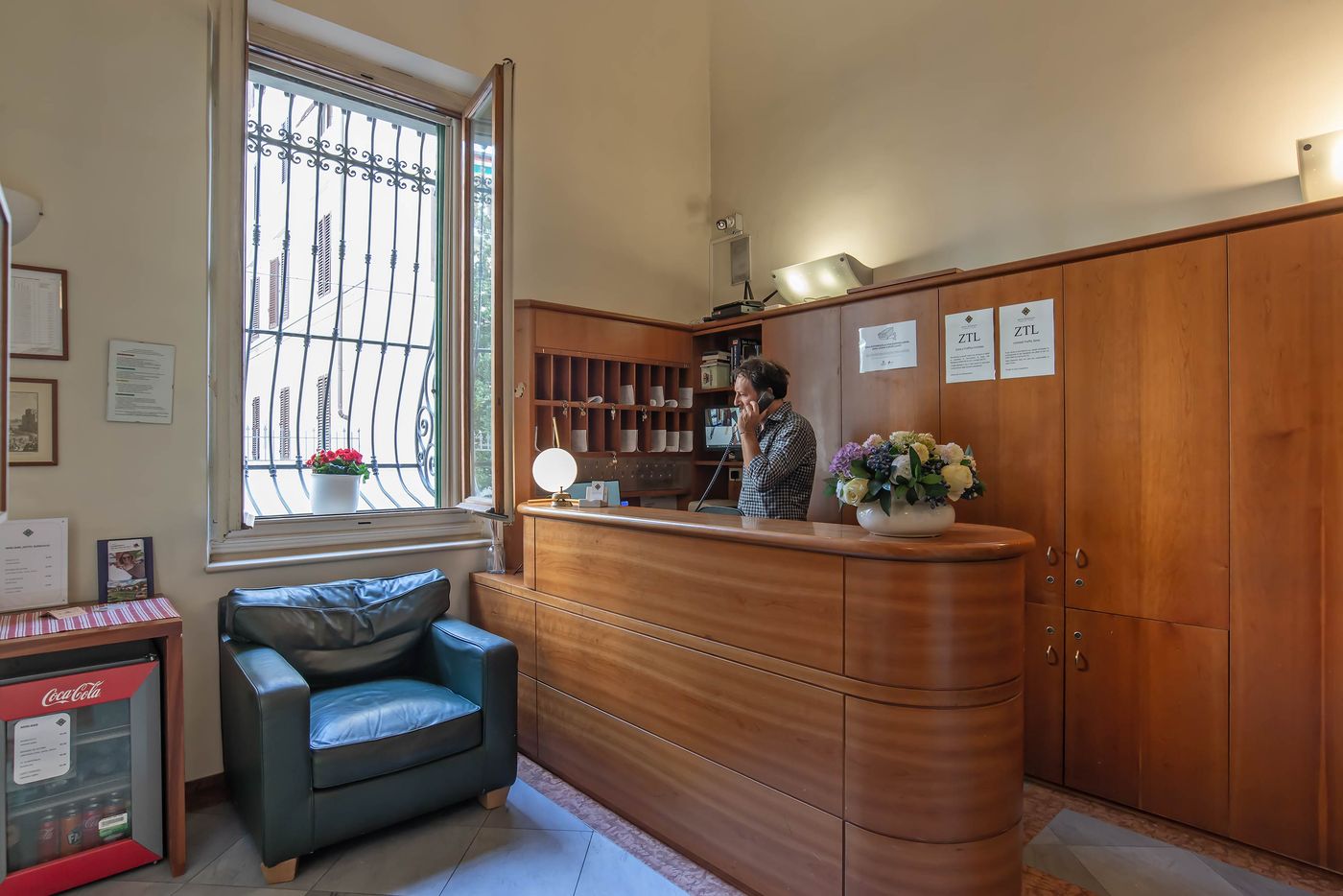 Hotel-Bonifacio-Lobby-4