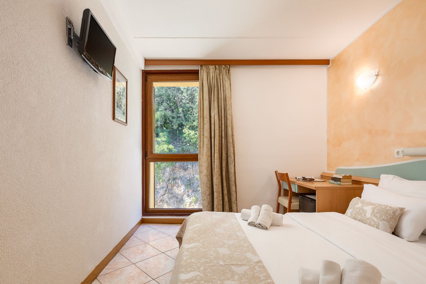 Hotel-Mimosa-Lido-Palace-Room-15