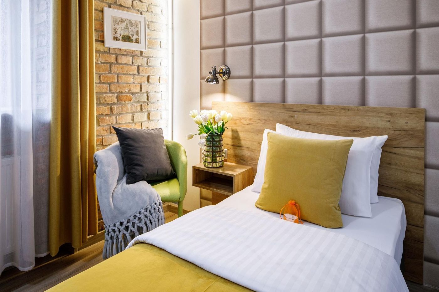 Art---Garden-Residence-Room-38