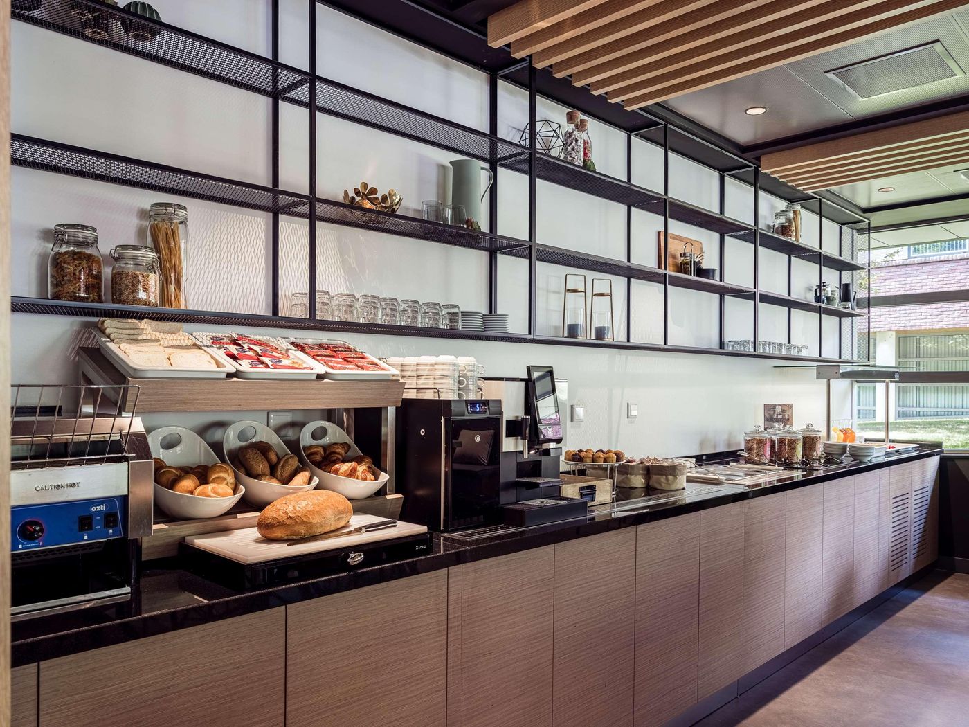 Executive-Residency-by-Best-Western-Amsterdam-Airport-Restaurant-53