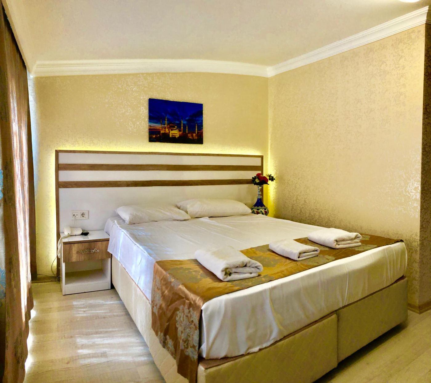 Art-City-Hotel-Room-9