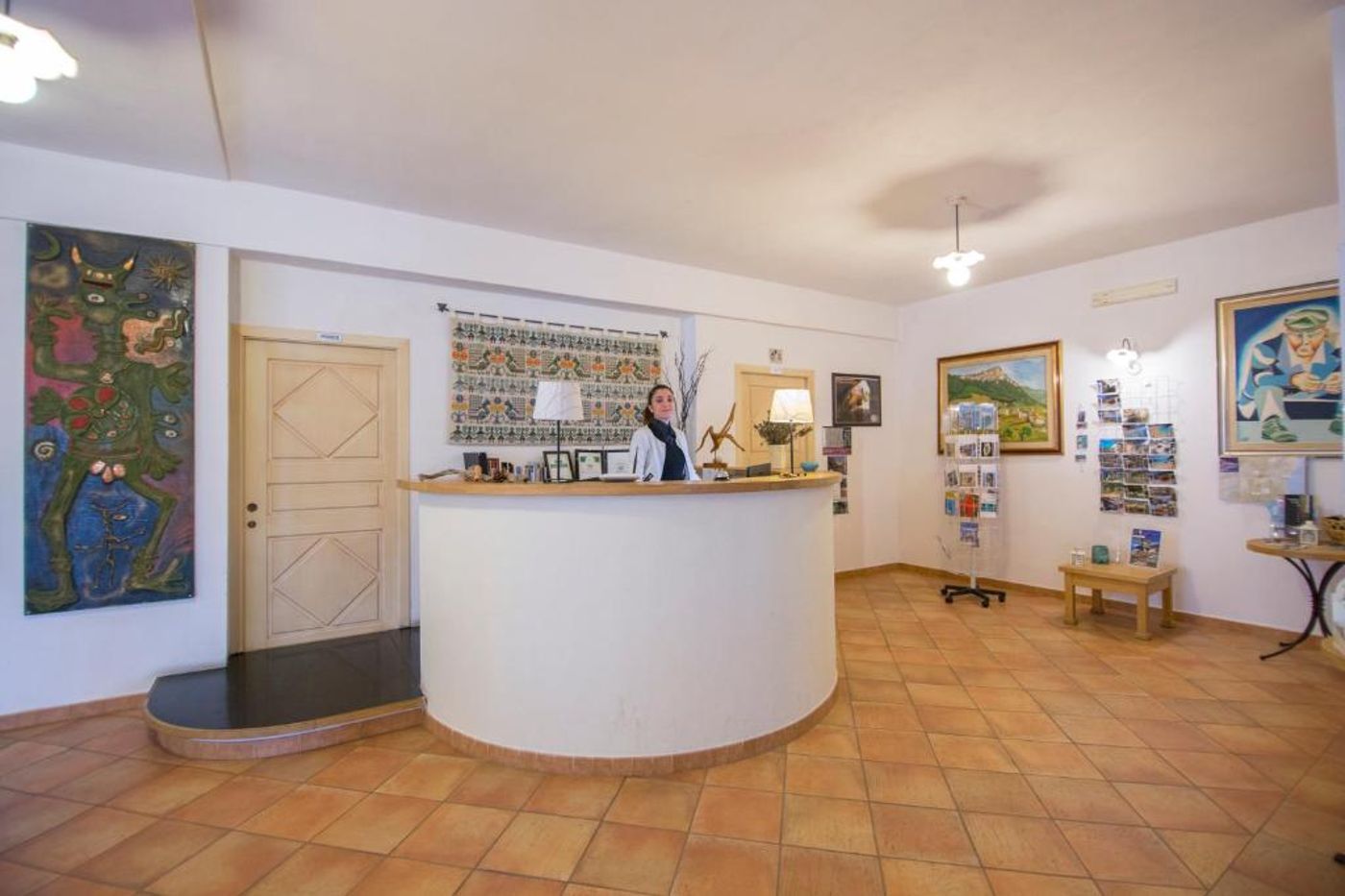 Hotel-Gorropu-Lobby-16