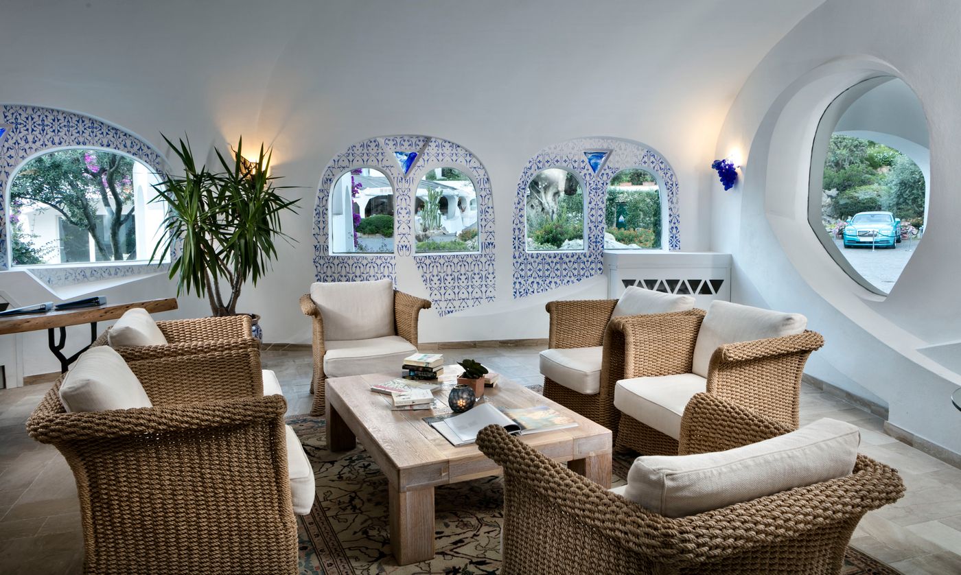 Grand-Hotel-Poltu-Quatu-Lobby-52