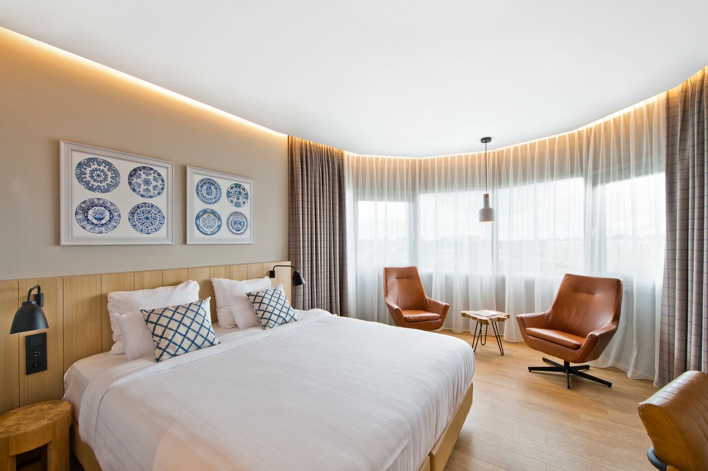 Urban-Lodge-Hotel-Room-34