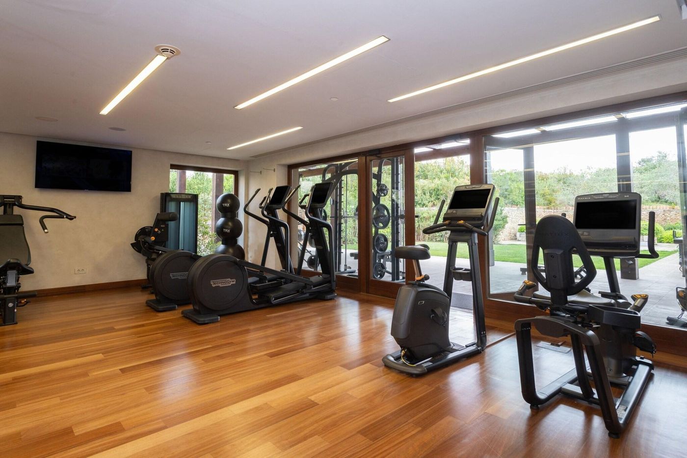 The-Romanos--A-Luxury-Collection-Resort-Sports-and-Entertainment-83