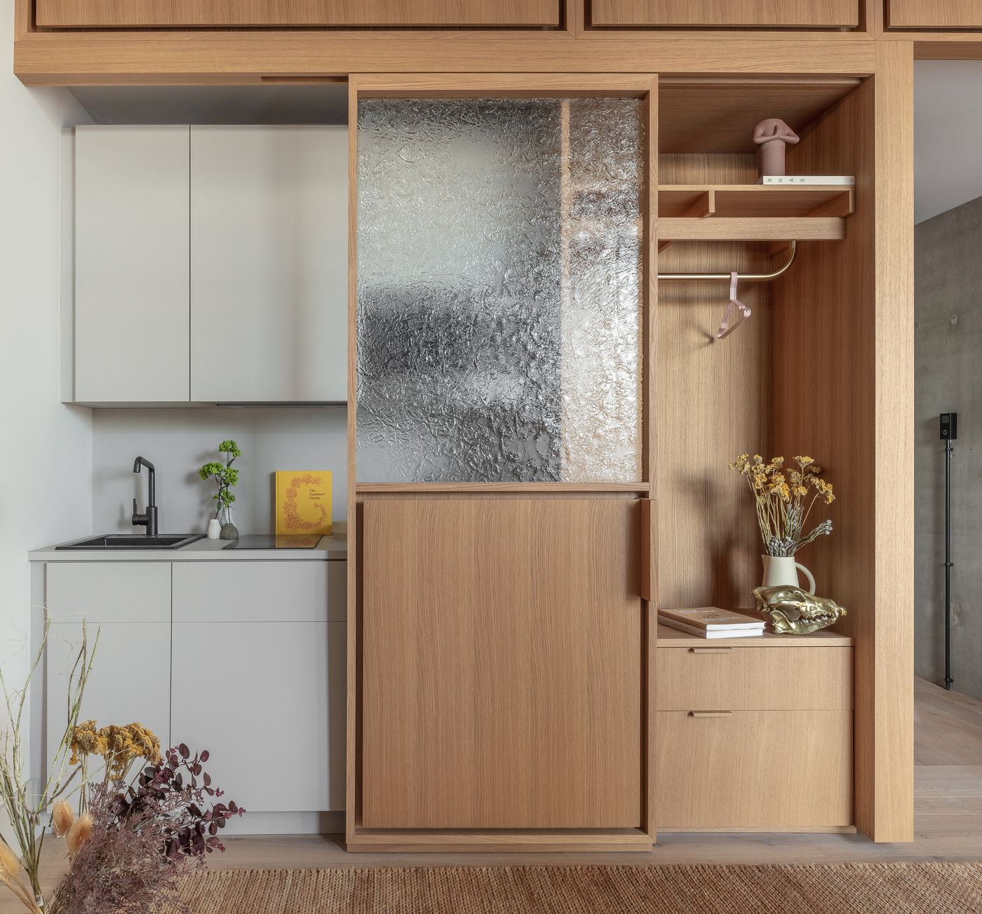 Locke-at-East-Side-Gallery--Friedrichshain-Room-2