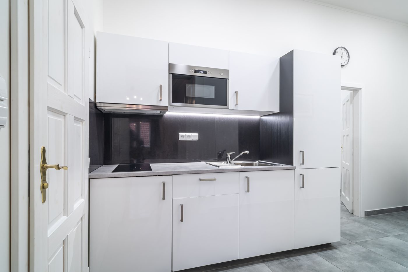 Royal-Road-Residence-Room-73