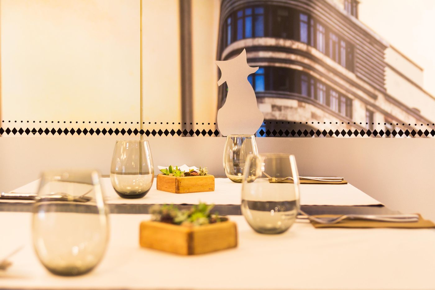 Hotel-Indigo-Madrid---Gran-Via-Restaurant-26