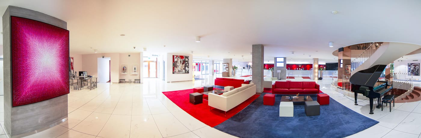 Hilton-Geneva-Hotel---Conference-Centre-Lobby-5