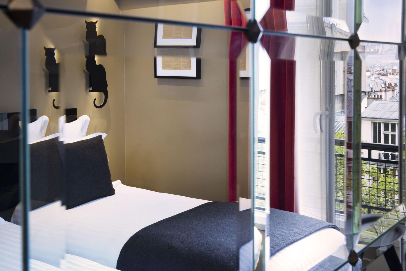 Le-Chat-Noir-Room-48