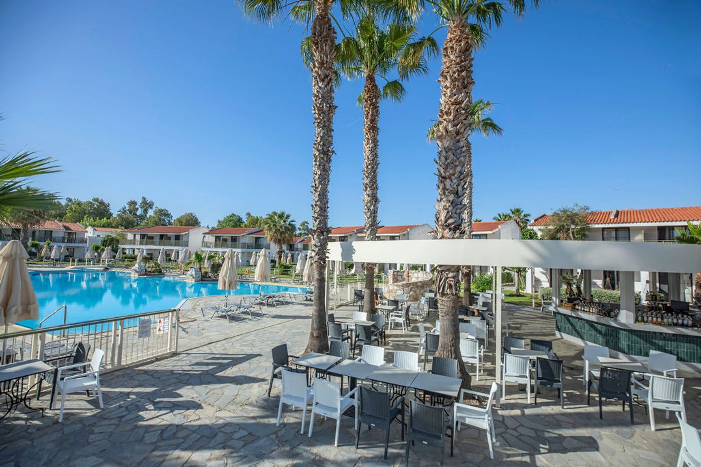 Golden-Coast-Hotel-and-Bungalows-Bar-69