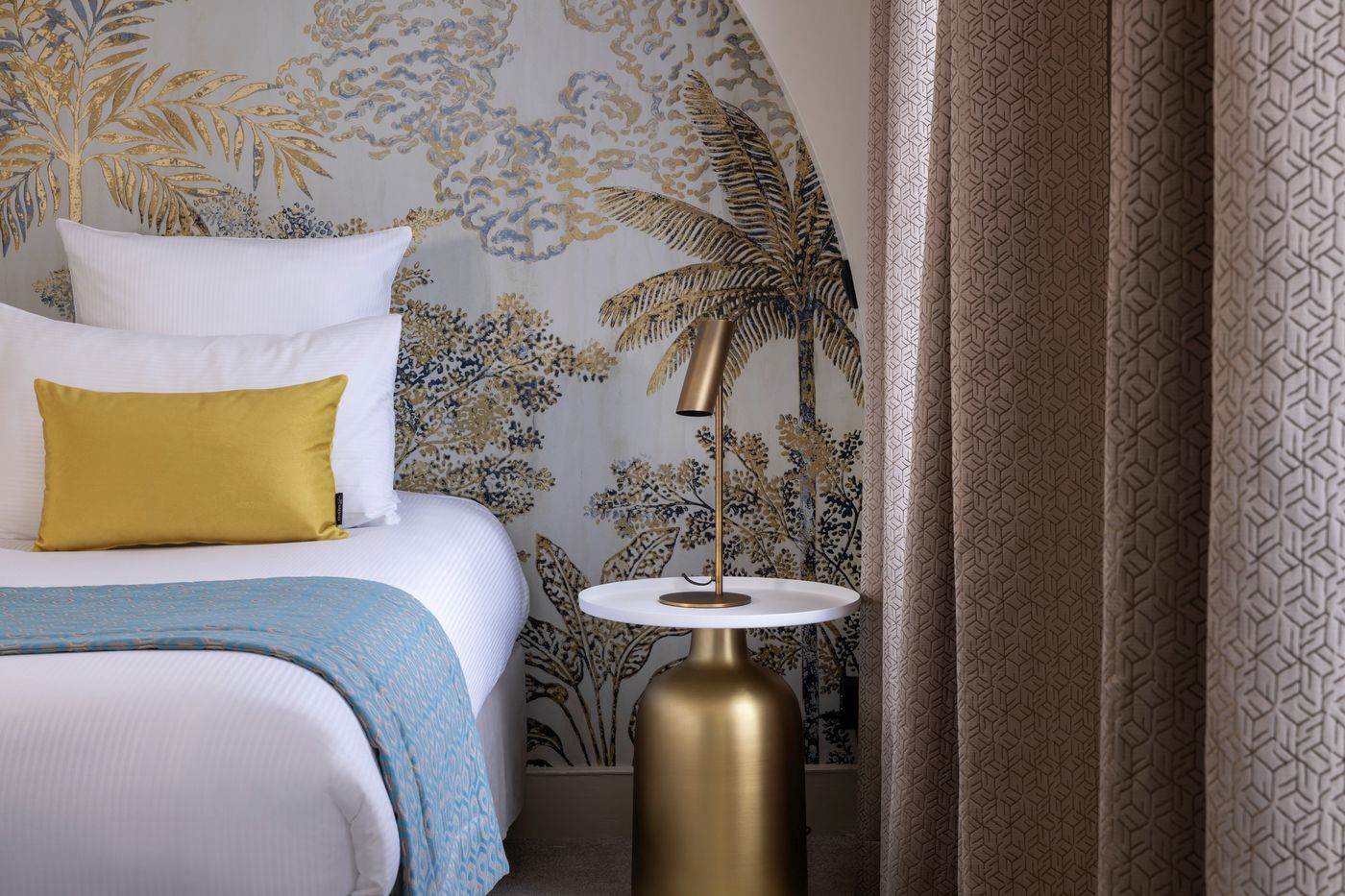 Hotel-Elysees-Bassano-Room-43