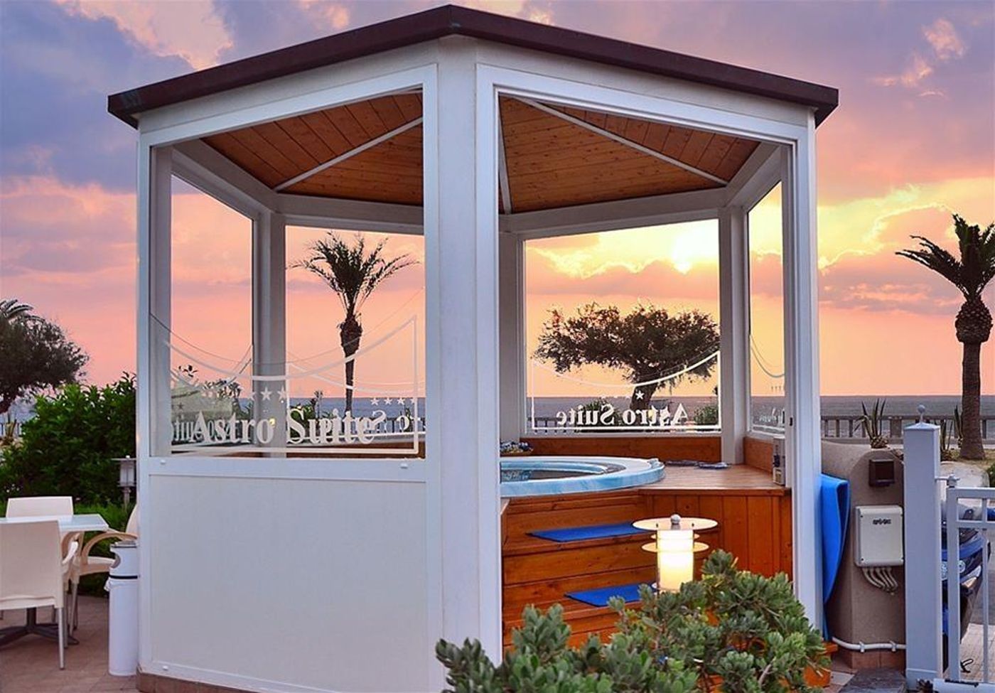 Astro-Suite-Hotel-Bar-40