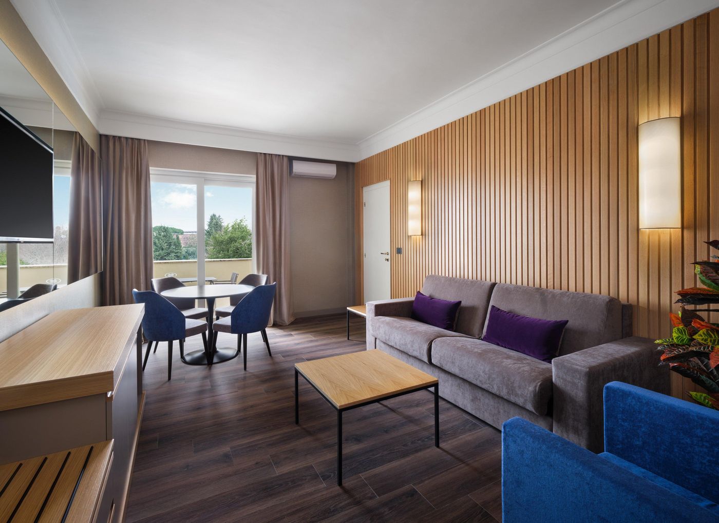 Crowne-Plaza-Rome---St--Peter-s-Room-10